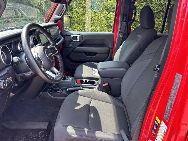 Used 2022 Jeep Wrangler Unlimited Sahara w/ Cold Weather Group AWD/4WD image 17