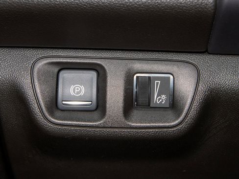 Used 2022 GMC Acadia SLE w/ Driver Convenience Package image 24