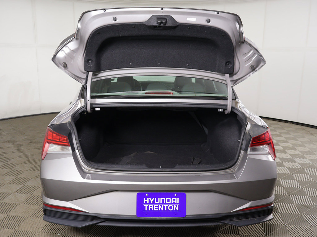 Used 2022 Hyundai Elantra Blue FWD image 15