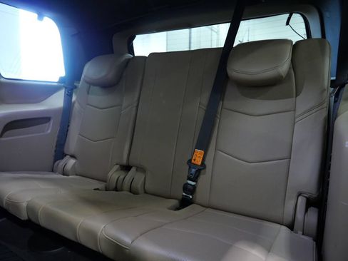 Used 2020 Cadillac Escalade Platinum AWD/4WD image 23