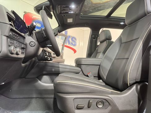 New 2025 Chevrolet Suburban Premier w/ Sun And Tow Package image 8