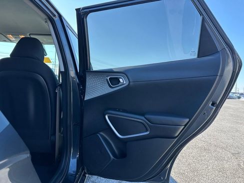 Used 2023 Kia Soul LX w/ LX Technology Package image 13