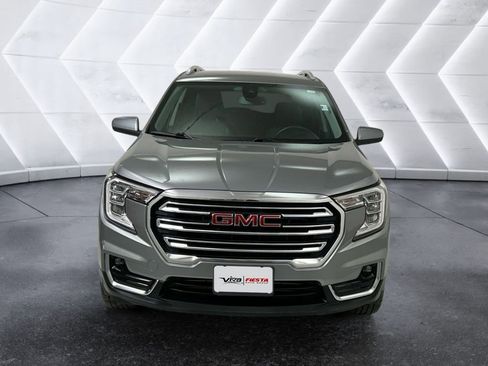 Used 2024 GMC Terrain SLT image 2
