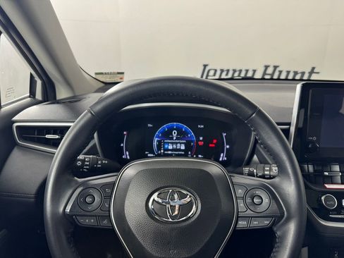 Used 2024 Toyota Corolla Cross XLE w/ Convenience Package AWD/4WD image 23