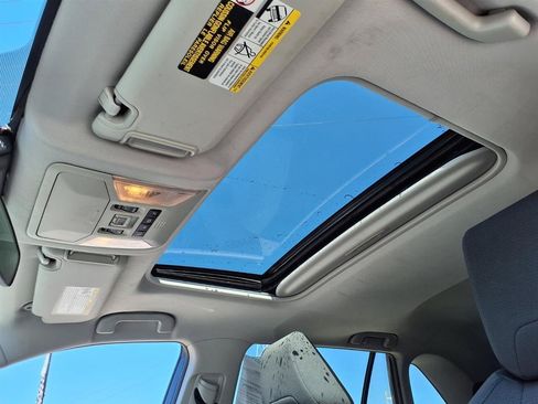 Used 2019 Toyota RAV4 XLE w/ Carpet Mat Package AWD/4WD image 8