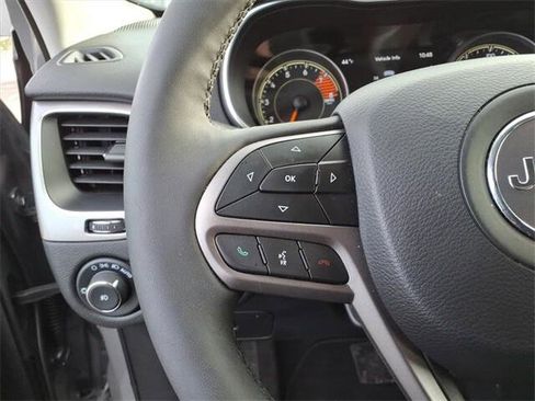 Certified 2022 Jeep Cherokee Latitude Lux image 18