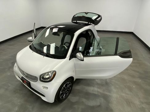 Used 2016 smart fortwo passion image 35