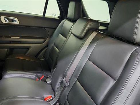 Used 2015 Ford Explorer XLT w/ Equipment Group 202A image 19