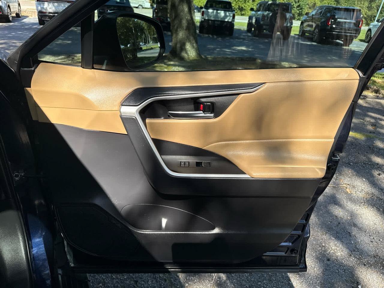 Used 2022 Toyota RAV4 XLE Premium FWD image 18