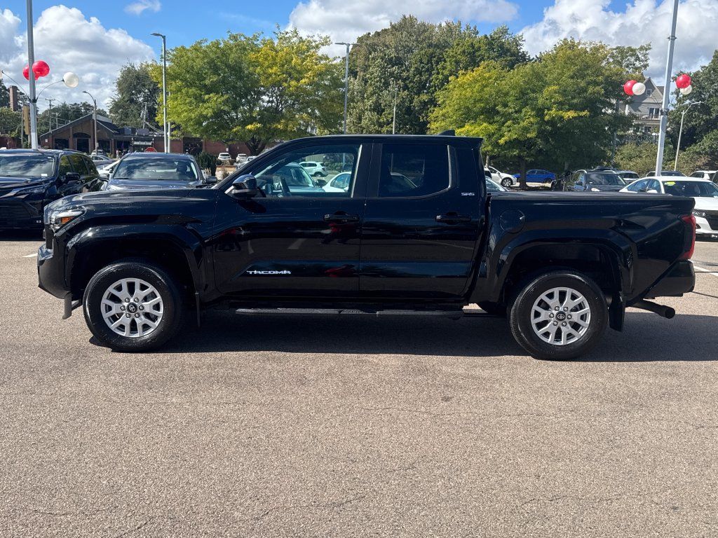 Used 2024 Toyota Tacoma SR5 AWD/4WD image 4