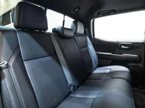 Certified 2023 Toyota Tacoma TRD Off-Road image 34