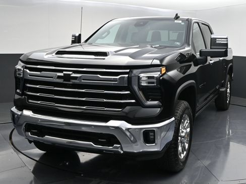 New 2026 Chevrolet Silverado 2500 LTZ w/ LTZ Convenience Package AWD/4WD image 3