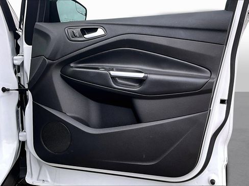 Used 2018 Ford Escape SE w/ SE Sport Appearance Package image 17