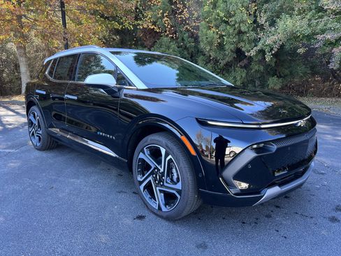 New 2025 Chevrolet Equinox EV LT image 2