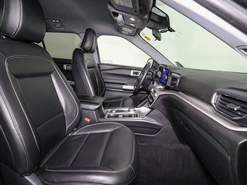 Used 2023 Ford Explorer XLT w/ Equipment Group 202A image 17