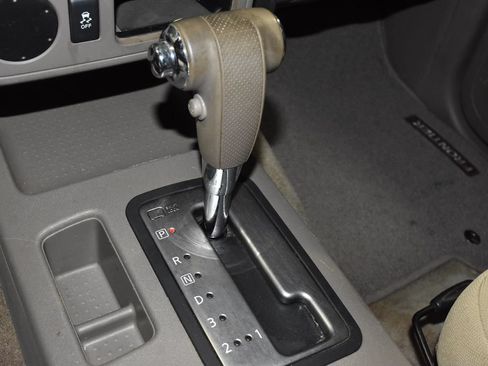Used 2015 Nissan Frontier SV RWD image 12