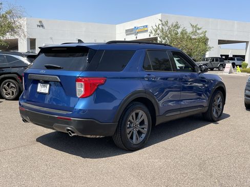 Used 2023 Ford Explorer XLT w/ Equipment Group 202A RWD image 5