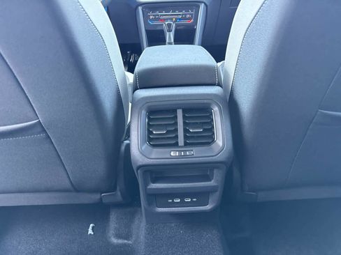 New 2026 Volkswagen Taos SE image 17