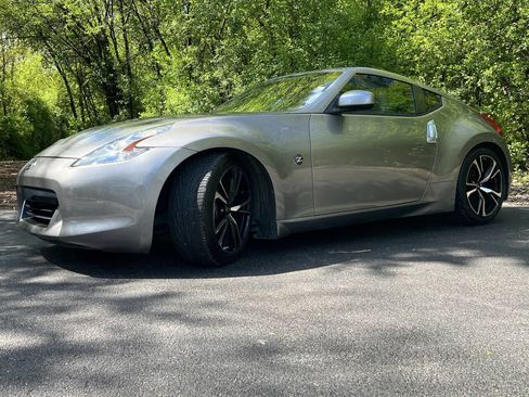 Used 2009 Nissan 370Z Touring w/ Sport Pkg RWD image 11