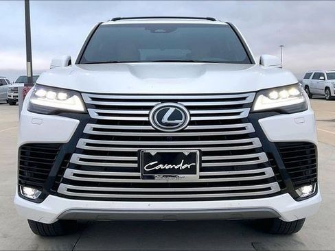 Used 2025 Lexus LX 600 4WD w/ Luxury Package image 2