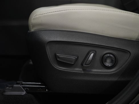 Used 2025 Toyota Grand Highlander AWD image 24