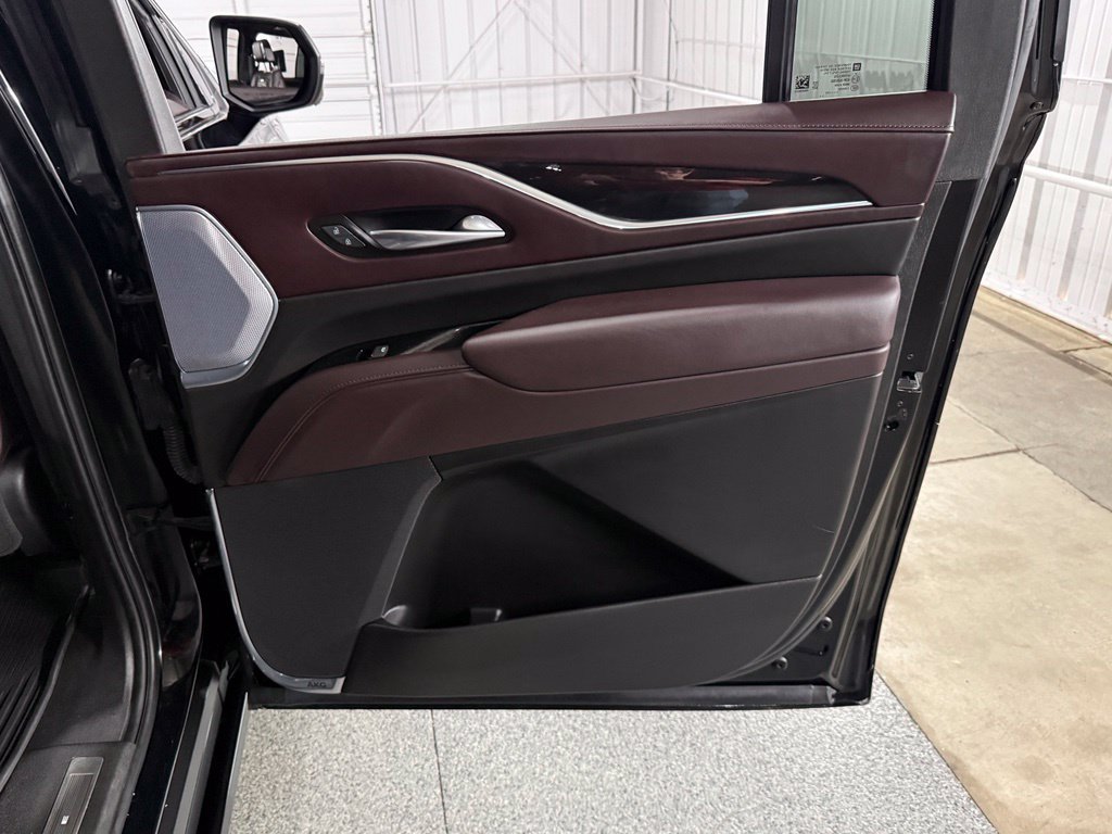 Used 2023 Cadillac Escalade ESV Sport Platinum w/ Heavy-Duty Trailer Package AWD/4WD image 29