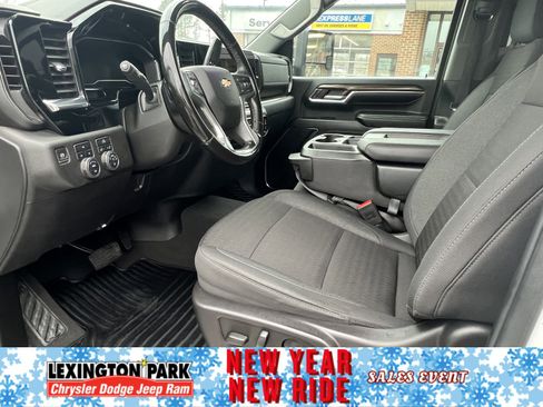 Used 2024 Chevrolet Silverado 2500 LT w/ Convenience Package image 11