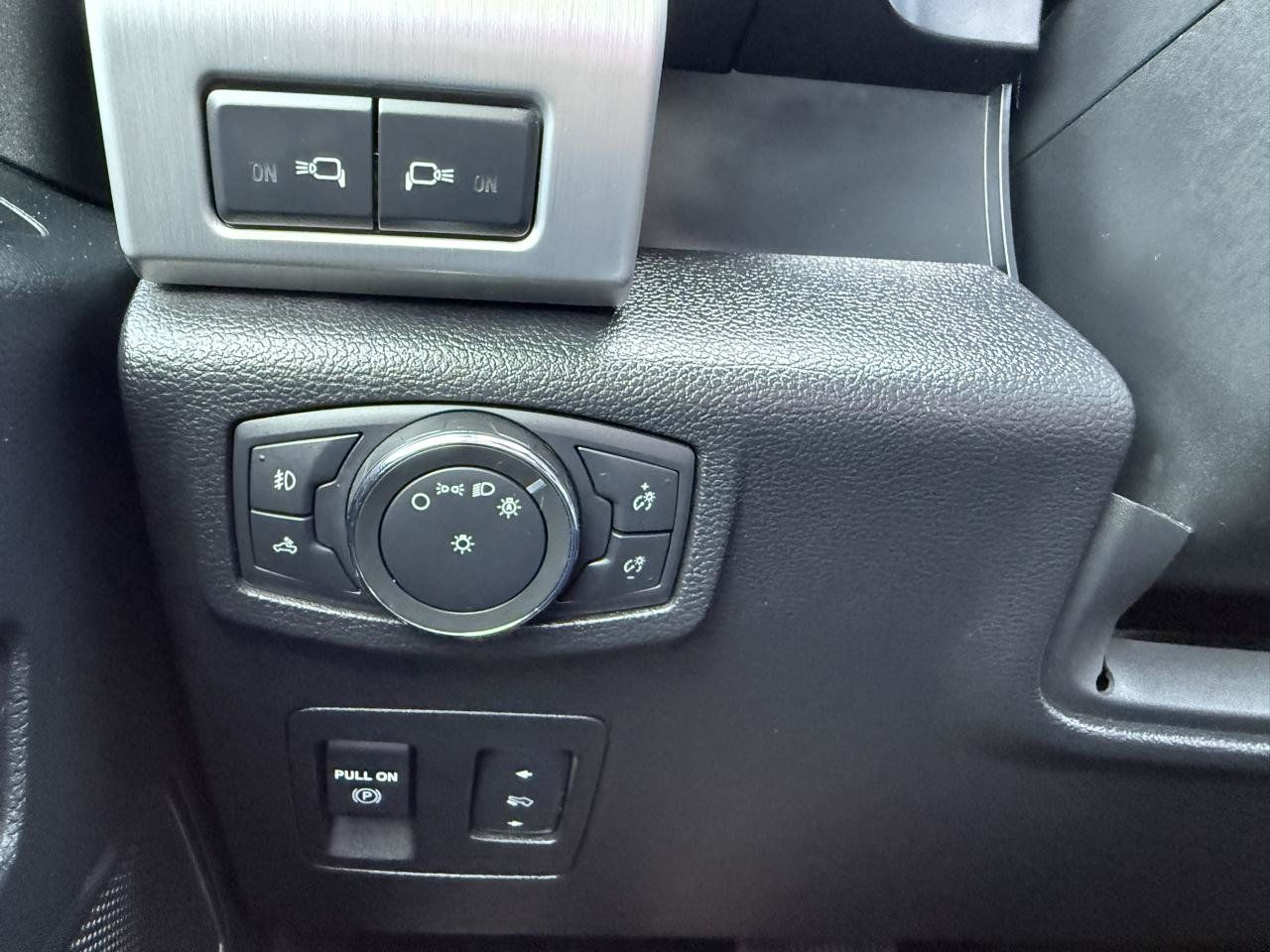 Used 2019 Ford F150 Platinum w/ Equipment Group 701A Luxury AWD/4WD image 28