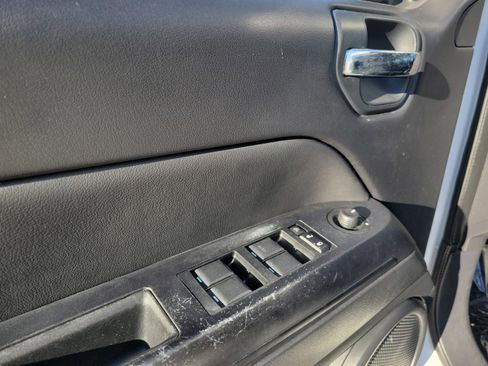 Used 2014 Jeep Compass Sport w/ Power Value Group image 19