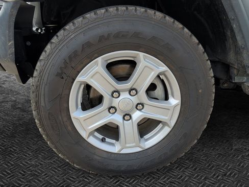 Used 2018 Jeep Wrangler Sport AWD/4WD image 11