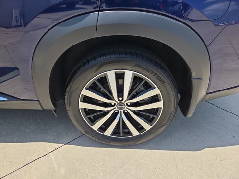 Used 2024 Nissan Pathfinder Platinum w/ Cargo Package FWD image 27