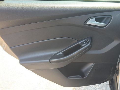 Used 2016 Ford Focus SE FWD image 18