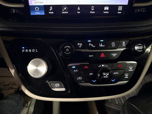Used 2022 Chrysler Pacifica Touring-L w/ Uconnect Theater Family Group AWD/4WD image 19
