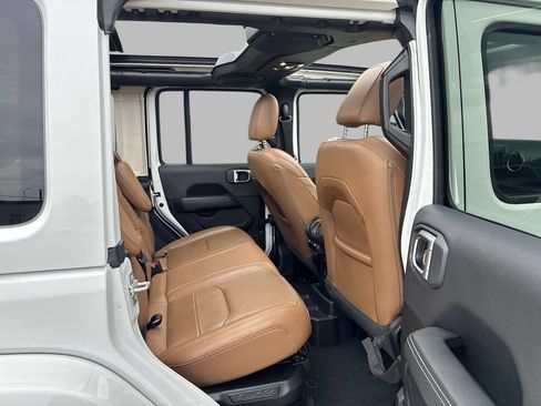 Used 2023 Jeep Wrangler Unlimited Sahara w/ Cold Weather Group AWD/4WD image 10