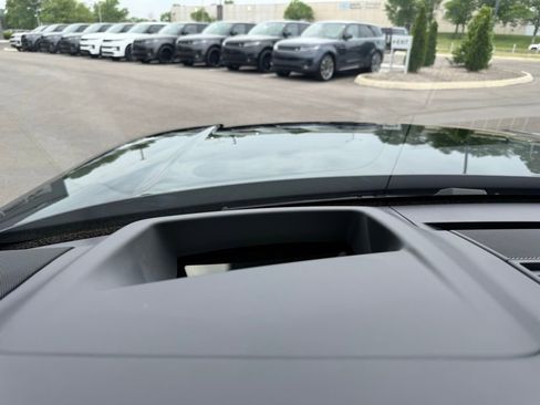 Used 2025 Land Rover Range Rover SE AWD/4WD image 11