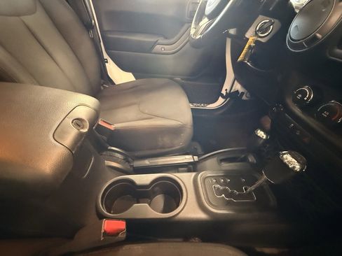 Certified 2018 Jeep Wrangler Unlimited Sport S image 30