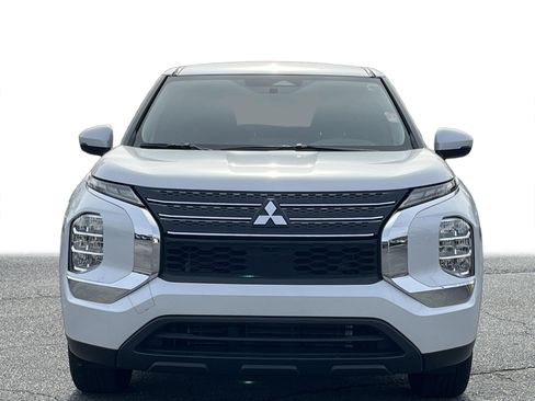 Used 2024 Mitsubishi Outlander ES image 25