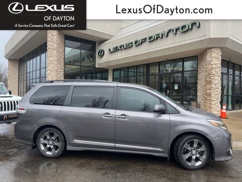 Used 2016 Toyota Sienna L image 3