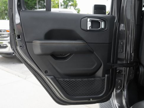 Used 2025 Jeep Wrangler Unlimited Sahara AWD/4WD image 32