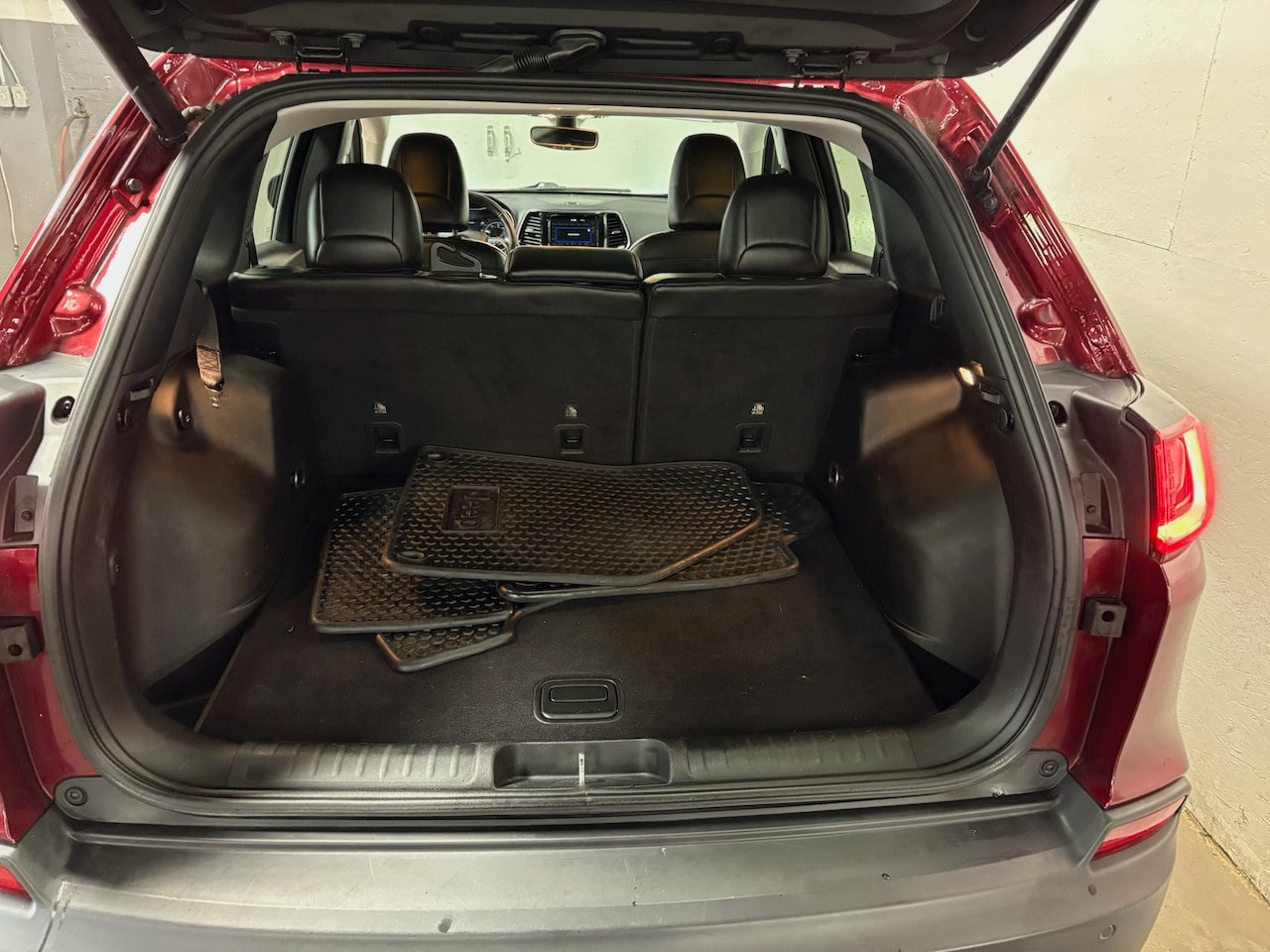 Used 2019 Jeep Cherokee Limited AWD/4WD image 9