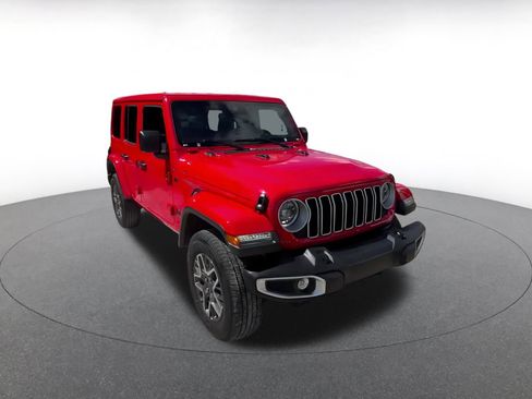 Used 2025 Jeep Wrangler Sahara image 3