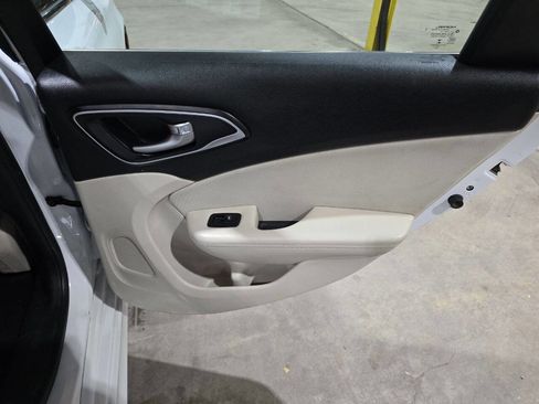 Used 2016 Chrysler 200 Limited image 30