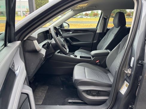 Used 2026 Volkswagen Tiguan SE AWD/4WD image 28