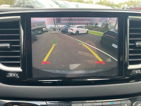 Used 2024 Chrysler Pacifica Touring-L image 14
