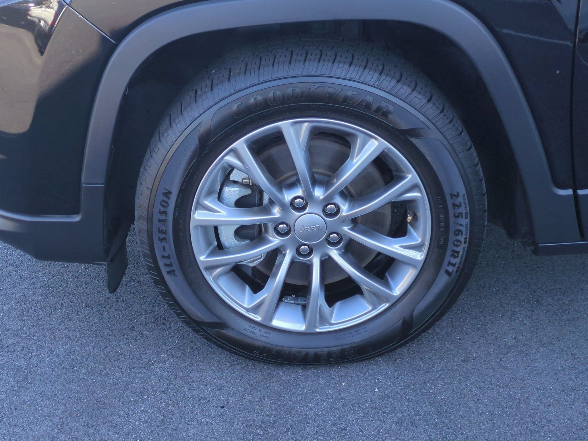 Used 2022 Jeep Cherokee Latitude Lux FWD image 28