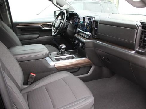Used 2024 Chevrolet Silverado 1500 LT AWD/4WD image 33