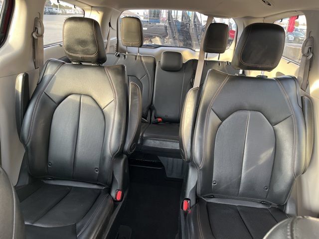 Used 2019 Chrysler Pacifica Touring-L FWD image 32