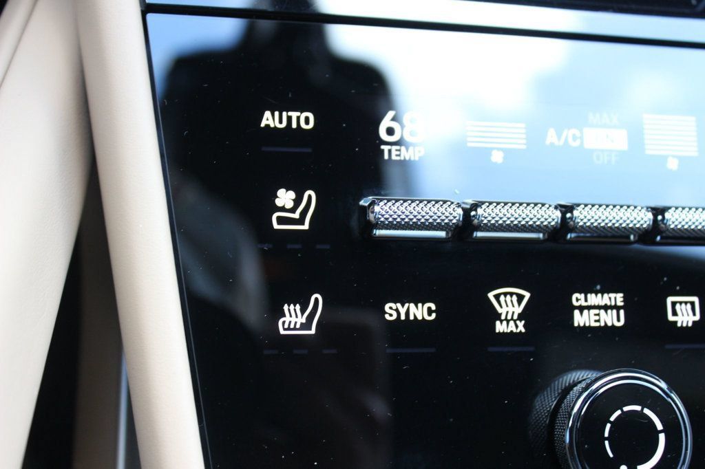 Used 2025 Porsche Cayenne Coupe AWD/4WD image 17