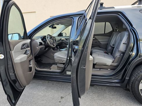 Used 2018 Chevrolet Traverse LT w/ LPO, 'HIT The Road' Package FWD image 23