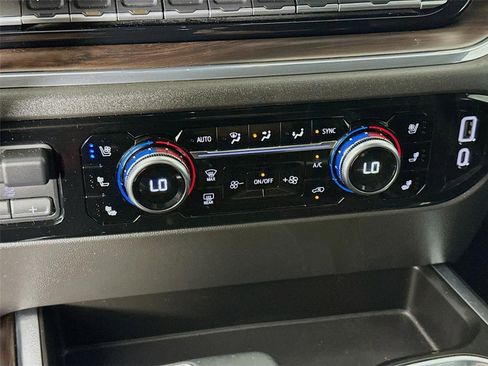 Certified 2024 GMC Sierra 1500 SLT w/ SLT Premium Plus Package AWD/4WD image 17
